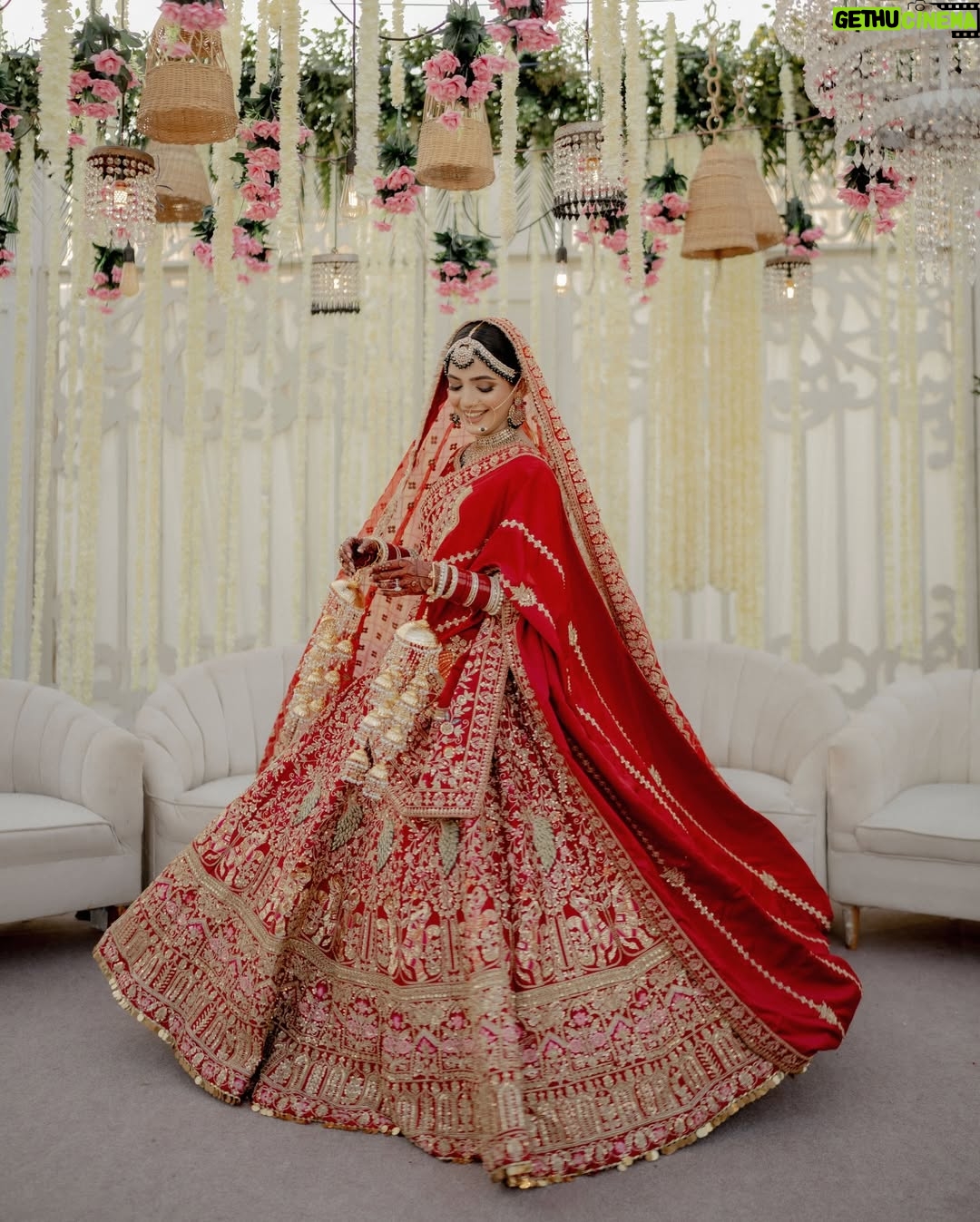 Laiba Khan - 432.9K Likes - @laibaakhanofficial smiling during her ruksati is the most beautiful thing ever. 🤍❤️