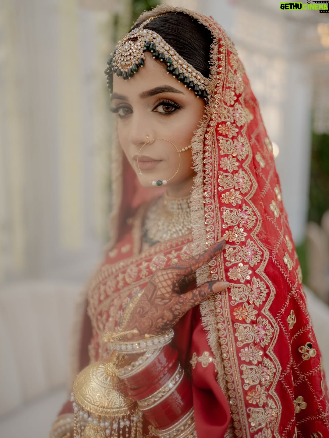 Laiba Khan - 1.4 Million Likes - Chun liya mainy tujhe 
  Sara jahaan rehne dia ❤️ Alhamdulillah 

💄 @zakia_rukia_salon 
👗 @nomanandbhaiya 
Groom’s outfit @zasonsofficial 
📸 @abdulsamadzia 
💎 @divine_jewels.official
Floral mala @munibasofficial 
Floral  chadar @aziz_flora_1 
Managed by @0fficialmahnoorkhan @trickytechagency 
Mashallah