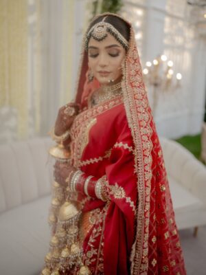 Laiba Khan Instagram - Chun liya mainy tujhe 
  Sara jahaan rehne dia ❤️ Alhamdulillah 

💄 @zakia_rukia_salon 
👗 @nomanandbhaiya 
Groom’s outfit @zasonsofficial 
📸 @abdulsamadzia 
💎 @divine_jewels.official
Floral mala @munibasofficial 
Floral  chadar @aziz_flora_1 
Managed by @0fficialmahnoorkhan @trickytechagency 
Mashallah