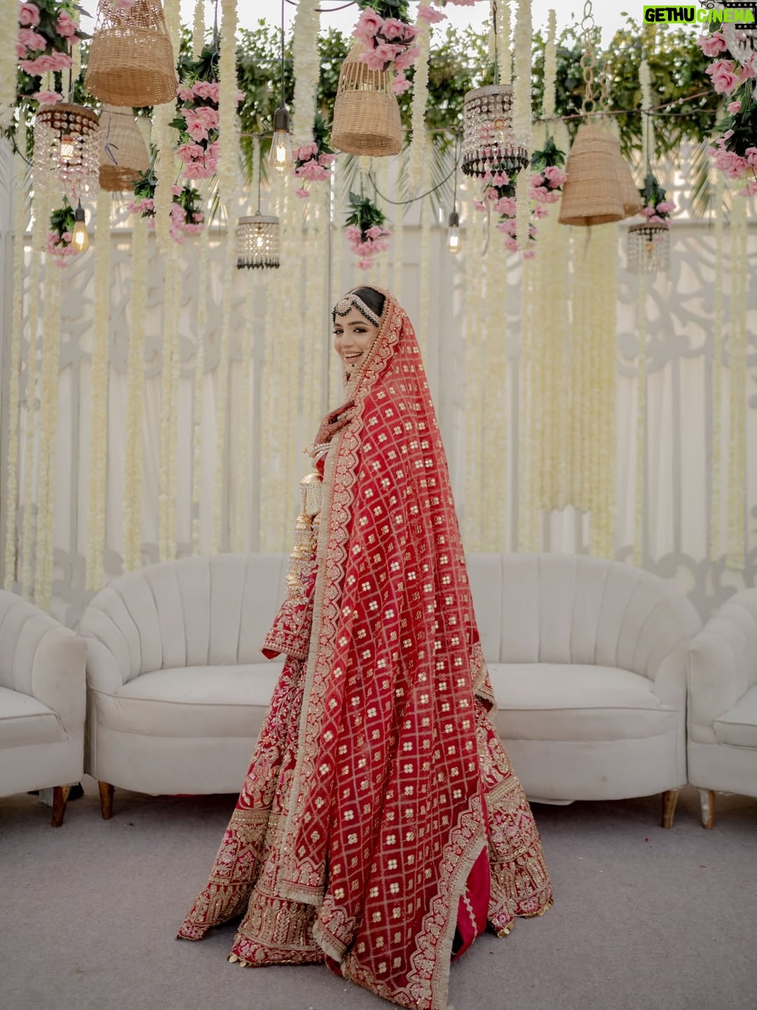 Laiba Khan - 1.4 Million Likes - Chun liya mainy tujhe 
  Sara jahaan rehne dia ❤️ Alhamdulillah 

💄 @zakia_rukia_salon 
👗 @nomanandbhaiya 
Groom’s outfit @zasonsofficial 
📸 @abdulsamadzia 
💎 @divine_jewels.official
Floral mala @munibasofficial 
Floral  chadar @aziz_flora_1 
Managed by @0fficialmahnoorkhan @trickytechagency 
Mashallah