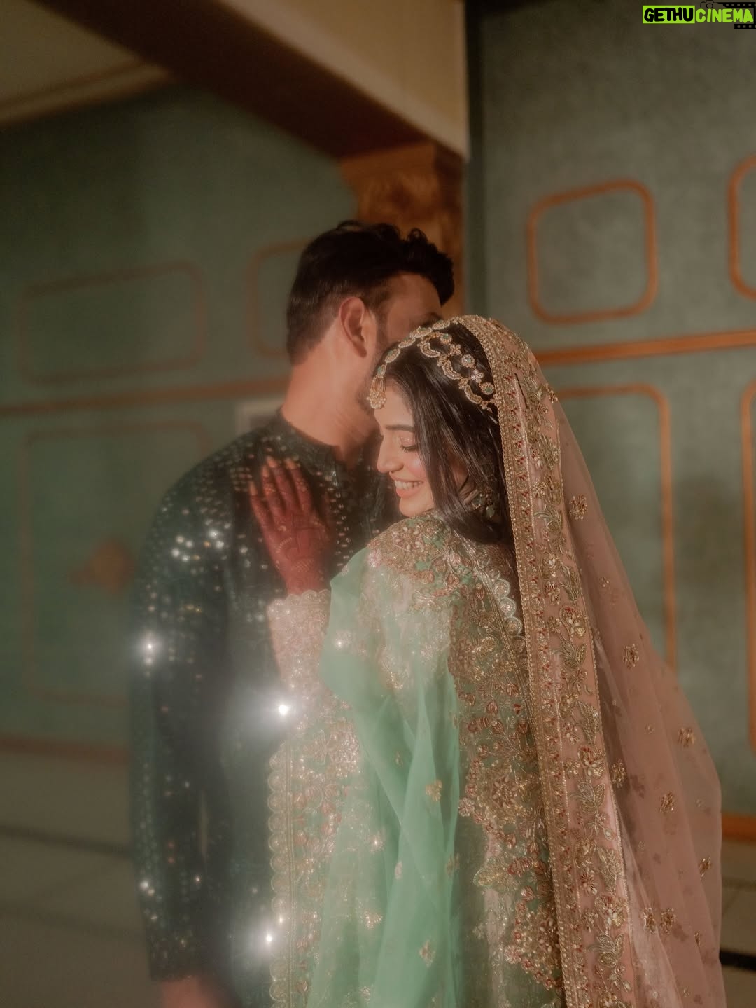 Laiba Khan - 595.5K Likes - Mehendi Night ✨
💄 @zakia_rukia_salon
👗 @aneelas_collection @aneelaspk @aneelas.formals 
Groom’s Outfit @zasonsofficial
💎 @jewelexjewelry 
📷 @Abdulsamadzia 
mehndi @mehndi_by_aamnaalishba 
Nails @kiranfaizan.kian
Managed by @trickytechagency @0fficialmahnoorkhan