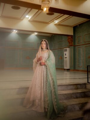 Laiba Khan Instagram - Mehendi Night ✨
💄 @zakia_rukia_salon
👗 @aneelas_collection @aneelaspk @aneelas.formals 
Groom’s Outfit @zasonsofficial
💎 @jewelexjewelry 
📷 @Abdulsamadzia 
mehndi @mehndi_by_aamnaalishba 
Nails @kiranfaizan.kian
Managed by @trickytechagency @0fficialmahnoorkhan