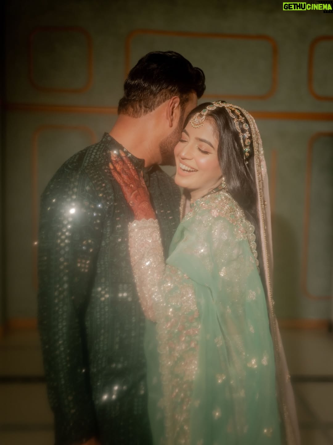 Laiba Khan - 595.5K Likes - Mehendi Night ✨
💄 @zakia_rukia_salon
👗 @aneelas_collection @aneelaspk @aneelas.formals 
Groom’s Outfit @zasonsofficial
💎 @jewelexjewelry 
📷 @Abdulsamadzia 
mehndi @mehndi_by_aamnaalishba 
Nails @kiranfaizan.kian
Managed by @trickytechagency @0fficialmahnoorkhan