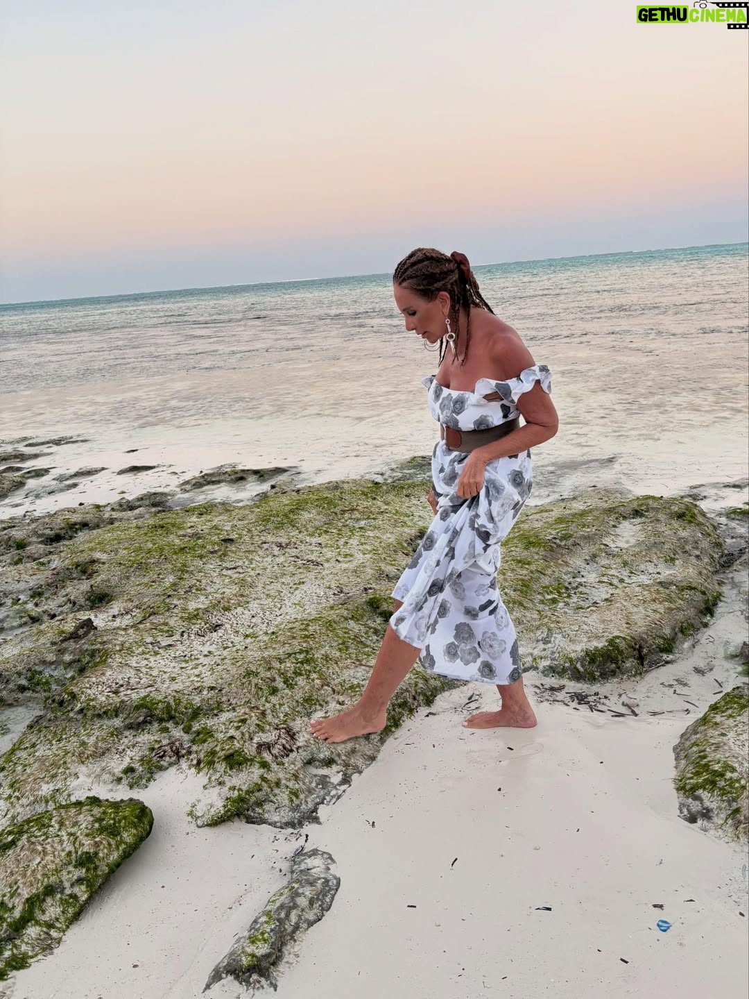 Lama Lawand - 1.4K Likes - Mish Ghalat nerja3 3a Zanzibar! 😊🤣🩵🏝️💃 
#zanzibar 🩷
Thank u my dear Zalfa for this spontaneous photo shoot! @mylkanddreams 🥂😘