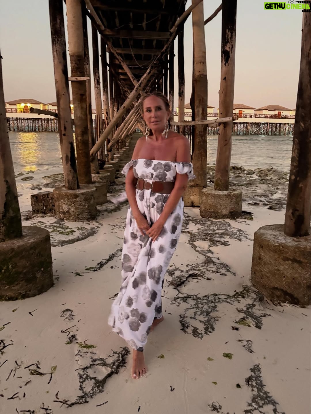 Lama Lawand - 1.4K Likes - Mish Ghalat nerja3 3a Zanzibar! 😊🤣🩵🏝️💃 
#zanzibar 🩷
Thank u my dear Zalfa for this spontaneous photo shoot! @mylkanddreams 🥂😘