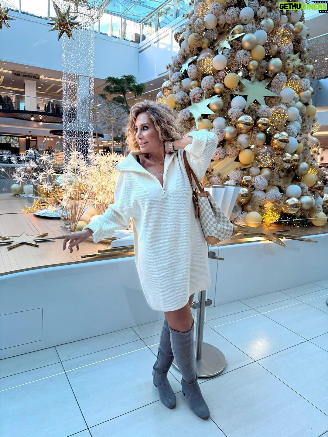 Lama Lawand - 1.5K Likes - Christmas mode on ✨