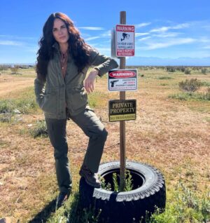 Lana Parrilla Instagram - Warning signs everywhere 
Still walked in ‼️⚠️✊

#dismantlethesunmovie #Kona #indiefilm