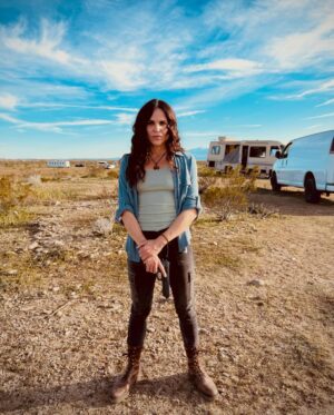 Lana Parrilla Instagram - Desert. Dust. Boots grounded. 🥾🌵

#dismantlethesunmovie #indiefilm