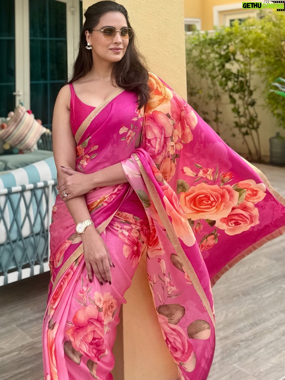 Lara Dutta - 35.8K Likes - Phool Khile Hain Gulshan Gulshan 😛💐…….. felt a bit like a guldasta in my own garden! And threw on my favourite Arias X Shisenfox glasses to throw some shade ! 😎. Also got the husband to flex some of his photo taking skills! 😉 @worldofarias @shisenfox @mbhupathi