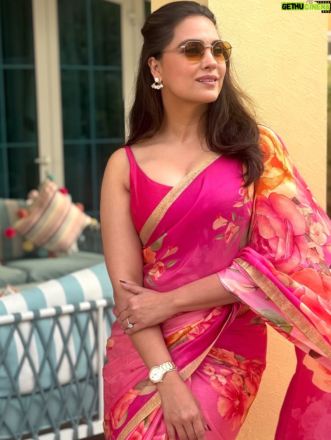 Lara Dutta - 35.8K Likes - Phool Khile Hain Gulshan Gulshan 😛💐…….. felt a bit like a guldasta in my own garden! And threw on my favourite Arias X Shisenfox glasses to throw some shade ! 😎. Also got the husband to flex some of his photo taking skills! 😉 @worldofarias @shisenfox @mbhupathi