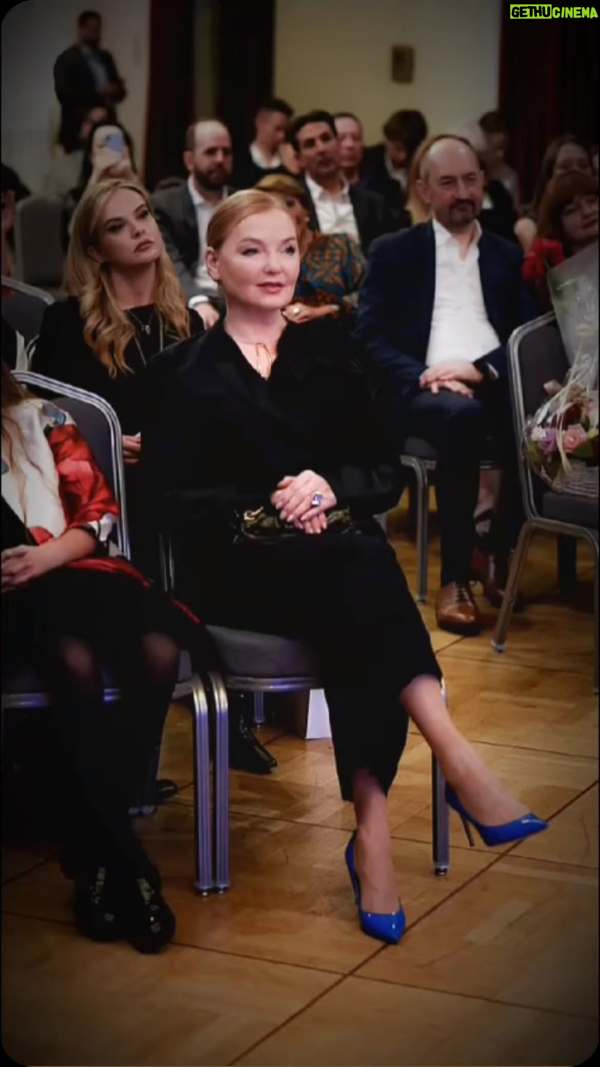 Larisa Verbitskaya - 1K Likes - «Нет ничего противнее женщин, которые душатся дешевыми духами.»🤗
Так писала Агата Кристи в своей книге «Невероятная кража».😊 
Знаете, когда женщина говорит, что она не пользуется парфюмом, это значит, что она просто пока еще не нашла свой аромат.
▫️▫️▫️▫️▫️▫️▫️▫️▫️▫️▫️▫️▫️▫️
 
21 год подряд в Москве проходит премия «Аромат года». Главное для экспертного жюри, чтобы парфюм был с несравненным колоритом изысканности и загадочности. В нем безупречно уживаются роскошь и простота, соблазн и сдержанность. Женщина в таком аромате мила и изящна, темперамента и независима, перед ее обаянием невозможно устоять! #парфюм #премия #ароматгода #духи # #parfum #ниша @fotoselena #ларисавербицкая