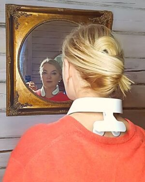 Larisa Verbitskaya Instagram - К концу года мы взваливаем миллион дел на свою шею, которая и без того болит - ведь много времени приходится проводить у компьютера и за рулём автомобиля. Сама знаю, когда шея разболится, как говорят, свет не мил🤦🏼‍♀️
Но вот уже 2 недели я использую этот симпатичный портативный гаджет, очень похожий на колье в стиле хай тек. 👌Массажёр прост и удобен, и даже… разговаривает со мной! 😊 Сеансы массажа от 5 до  15 минут проходят приятно и не требуют каких-либо дополнительных усилий. Но главное  потрясающий результат- огромное облегчение от этого симпатичного помощника. 
Как всегда, делюсь только информацией , проверенной на себе!
Будем все здоровы, ведь совсем скоро Новый год!  #marutaka  #массаж  #шея #массажердляшеи  #гаджет #будьздоров 
#ларисавербицкая