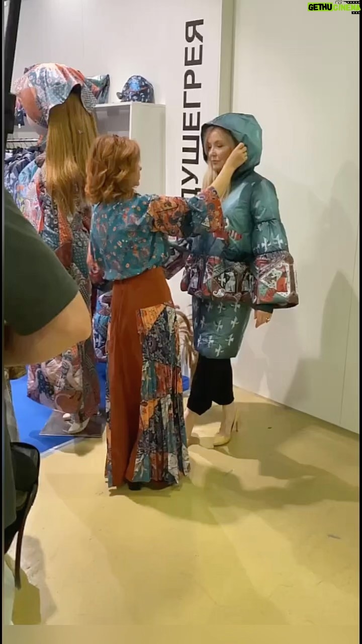 Larisa Verbitskaya - 1K Likes - Вот и кончилось лето... Но я не грущу, потому что успела побывать  на юбилейной сороковой выставке индустрии моды CPM - Collection Premium 2023. Здесь можно было заранее подготовиться к наступившему  осенне-зимнему сезону! А что может согреть в холода лучше, чем яркие, неповторимые модели зимней одежды такого истинно российского бренда, как ДУШЕГРЕЯ !
Согласитесь со мной, что
 от такого названия уже становится теплее!
@cpmmoscow #cpmmoscow 
@3sense_official #третьечувство
#выставкаcpm
дизайнерские украшения  @by_chubaruk #чубарук #ларисавербицкая 

Дизайнерская женская марка @dushagreya.ru
#ларисавербицкая
