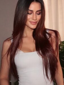 Actress Larissa Bonesi HD Photos and Wallpapers January 2026