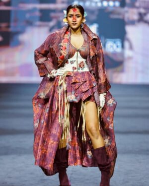 Larissa Dsa Instagram - What an absolute honour to open for @jajaabor2017 at @lakmefashionwk .

Ive always been in awe of ‘Jajaabor’. I first wore the brand in 2023 for an awards night, and I remember Neel & Kanika were kind enough to let me keep the jacket. I was so happy, because the jacket is truly who I am. It’s full of stamps from all over the world. 

Cut to, 2026, When Urja from @gateway.pr asked me if I was open to opening the show for @jajaabor2017. 

I obviously said yes, without even a second thought. 🤍🌎

And here we are today. I believe, this is magic. Things you don’t expect or plan, unfold exactly when they’re supposed to.

Trust the process, go with the flow, and let God take the reins.⭐️
