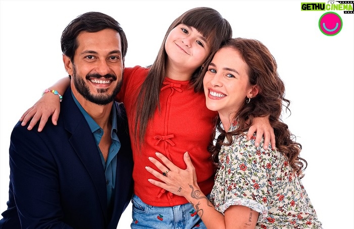 Laryssa Ayres - 14.9K Likes - #EXCLUSIVO 📲 Confira imagens inéditas de Uma Babá Milionária, nova novelinha Original Globoplay, que estreia no dia 17 de março. 

Você vai conhecer a história de Carolina (Laryssa Ayres), que foi separada da filha ainda no hospital e, anos depois, é contratada por Horácio (Paulo Gorgulho) para cuidar da neta Eduarda (Juju Teófilo) — filha de Fernando (Raphael Vianna), seu antigo amor. O reencontro reacende sentimentos, mas também atrai a inveja de Valentina (Fernanda Paes Leme) e Dolores (Bia Seidl).

📸: Ricardo Bufolin/Globoplay