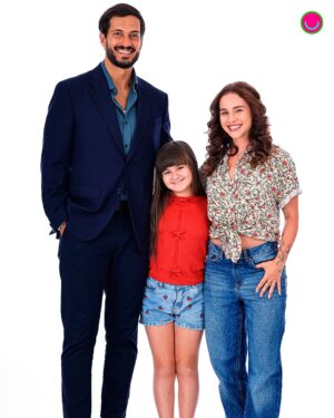 Laryssa Ayres Instagram - #EXCLUSIVO 📲 Confira imagens inéditas de Uma Babá Milionária, nova novelinha Original Globoplay, que estreia no dia 17 de março. 

Você vai conhecer a história de Carolina (Laryssa Ayres), que foi separada da filha ainda no hospital e, anos depois, é contratada por Horácio (Paulo Gorgulho) para cuidar da neta Eduarda (Juju Teófilo) — filha de Fernando (Raphael Vianna), seu antigo amor. O reencontro reacende sentimentos, mas também atrai a inveja de Valentina (Fernanda Paes Leme) e Dolores (Bia Seidl).

📸: Ricardo Bufolin/Globoplay