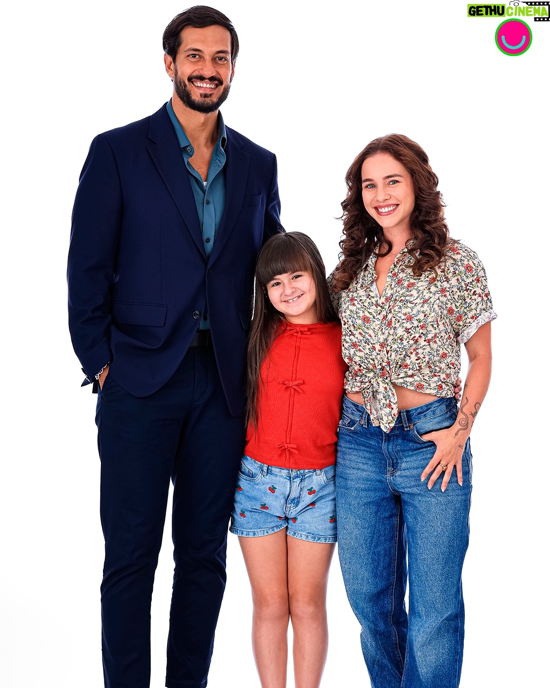 Laryssa Ayres - 14.9K Likes - #EXCLUSIVO 📲 Confira imagens inéditas de Uma Babá Milionária, nova novelinha Original Globoplay, que estreia no dia 17 de março. 

Você vai conhecer a história de Carolina (Laryssa Ayres), que foi separada da filha ainda no hospital e, anos depois, é contratada por Horácio (Paulo Gorgulho) para cuidar da neta Eduarda (Juju Teófilo) — filha de Fernando (Raphael Vianna), seu antigo amor. O reencontro reacende sentimentos, mas também atrai a inveja de Valentina (Fernanda Paes Leme) e Dolores (Bia Seidl).

📸: Ricardo Bufolin/Globoplay