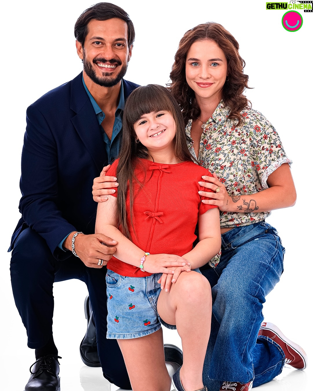 Laryssa Ayres - 14.9K Likes - #EXCLUSIVO 📲 Confira imagens inéditas de Uma Babá Milionária, nova novelinha Original Globoplay, que estreia no dia 17 de março. 

Você vai conhecer a história de Carolina (Laryssa Ayres), que foi separada da filha ainda no hospital e, anos depois, é contratada por Horácio (Paulo Gorgulho) para cuidar da neta Eduarda (Juju Teófilo) — filha de Fernando (Raphael Vianna), seu antigo amor. O reencontro reacende sentimentos, mas também atrai a inveja de Valentina (Fernanda Paes Leme) e Dolores (Bia Seidl).

📸: Ricardo Bufolin/Globoplay
