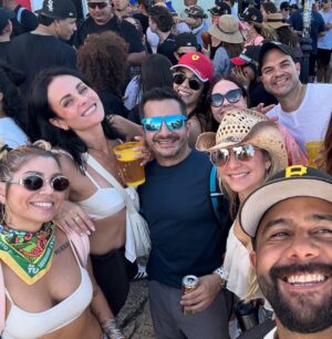 Laura Carmine Instagram - Puerto Rico SanSe photo dump 

1. Llegando a las fiestas de la SanSe @ Viejo San Juan
2. Lista para ir de prensa por la película 
3. Arrancando la SanSe
4. Con Telemundo PR y mi amigo de la vida Jasond
5. Mi bebida favorita: Piña Colada
6. My Friends
7. Selfie
8. Mis amigos desde hace años 
9. Mi Bandera
10. With this lovely person 
11. I love SanSe
12. Lo mejor
13. Mi mejor amiga de toda la vida 
14. Disfrutando 
15. Una reina de verdad Orlanis
16. Sacando lo salsera 

Faltan más fotos de éste viaje