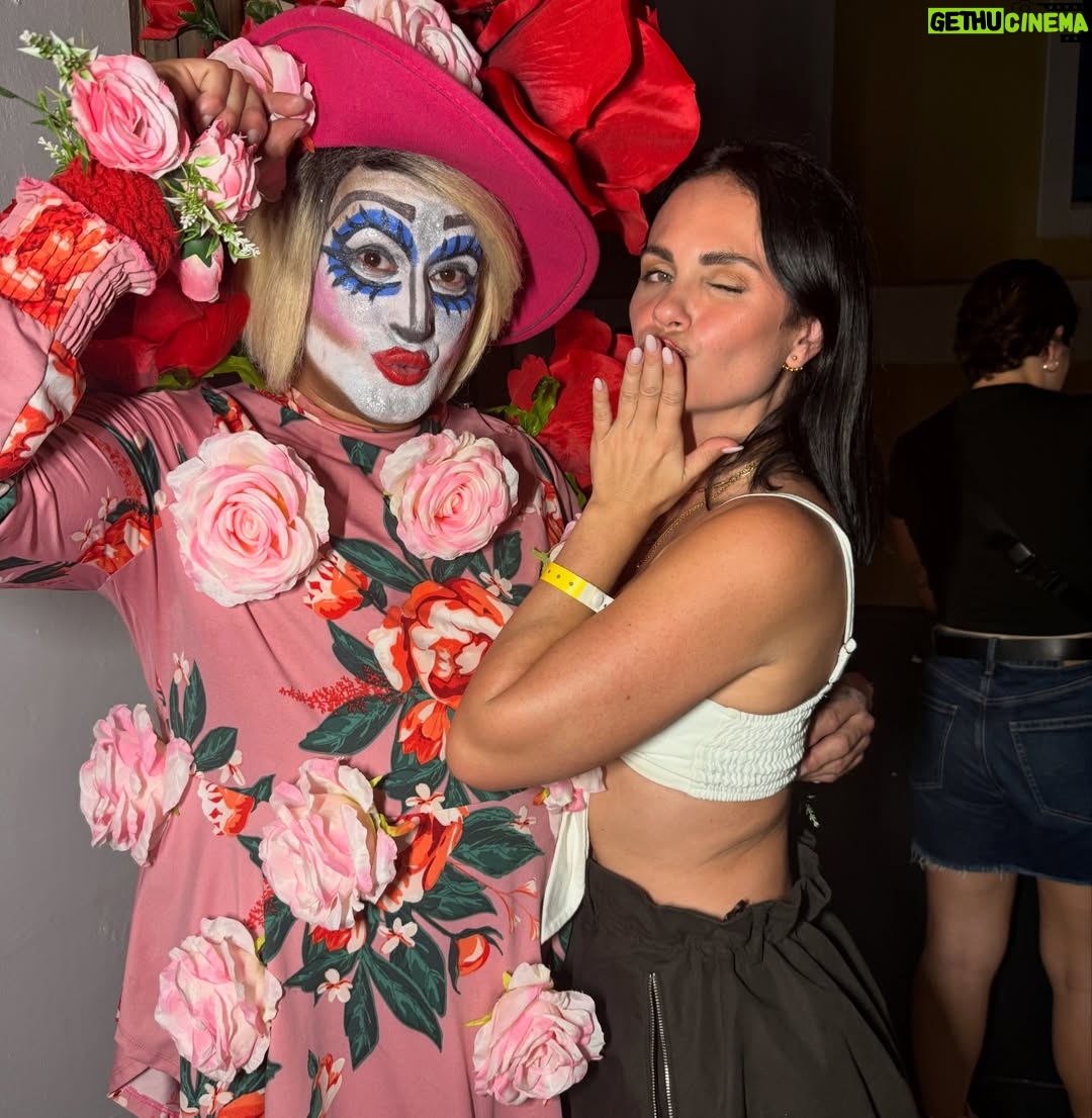 Laura Carmine - 11.9K Likes - Puerto Rico SanSe photo dump 

1. Llegando a las fiestas de la SanSe @ Viejo San Juan
2. Lista para ir de prensa por la película 
3. Arrancando la SanSe
4. Con Telemundo PR y mi amigo de la vida Jasond
5. Mi bebida favorita: Piña Colada
6. My Friends
7. Selfie
8. Mis amigos desde hace años 
9. Mi Bandera
10. With this lovely person 
11. I love SanSe
12. Lo mejor
13. Mi mejor amiga de toda la vida 
14. Disfrutando 
15. Una reina de verdad Orlanis
16. Sacando lo salsera 

Faltan más fotos de éste viaje