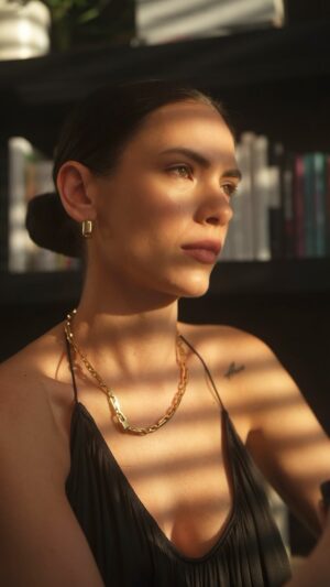Laura Chimaras Instagram - Para ti, mujer, que a veces te olvidas de darte un tiempo de descanso y amor🤍

#lafranciajoyeria #chimaraslaura #díadelamujer