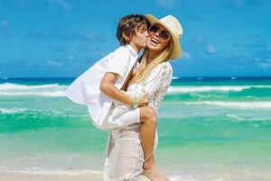 Laura Franco Instagram - Vacaciones soñadas en familia y las increíbles fotos que nos hicieron para @revistacaras 🌴💘✨
📸 @aliblanco007 @fededebartolo
Fueron unos días espectaculares en el @hrhcpuntacana 🤩 gracias @tendenciasviajesargentina @famfestlatam 🫶🏼