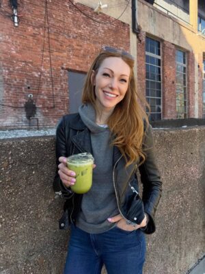 Laura Prepon Instagram - Rare sighting of a vampire in the sun 😊🌞