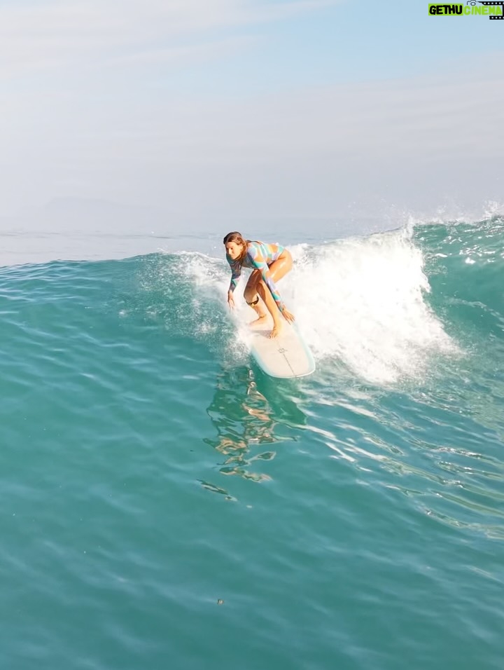 Laury Thilleman - 52.5K Likes - un pied dans la rentrée mais la tête encore là bas 🐒🌿

📷 @axsomphoto
🎥 @oceandrift_