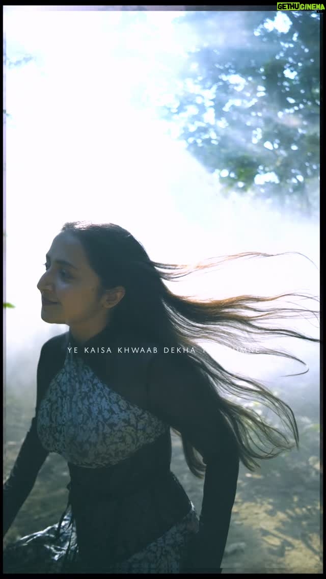 Lavanya Srivastava - 2.2K Likes - Tumko Jahaan se pyaar kerna tha
Aur bhul gayi khudi ko ….

#yekaisekhwaabdekhathatumne