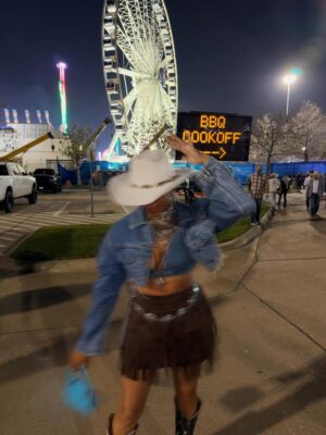 LeToya Luckett Instagram - ✨RODEO TIME✨
Saddle up Houston 🤘🏾🤠