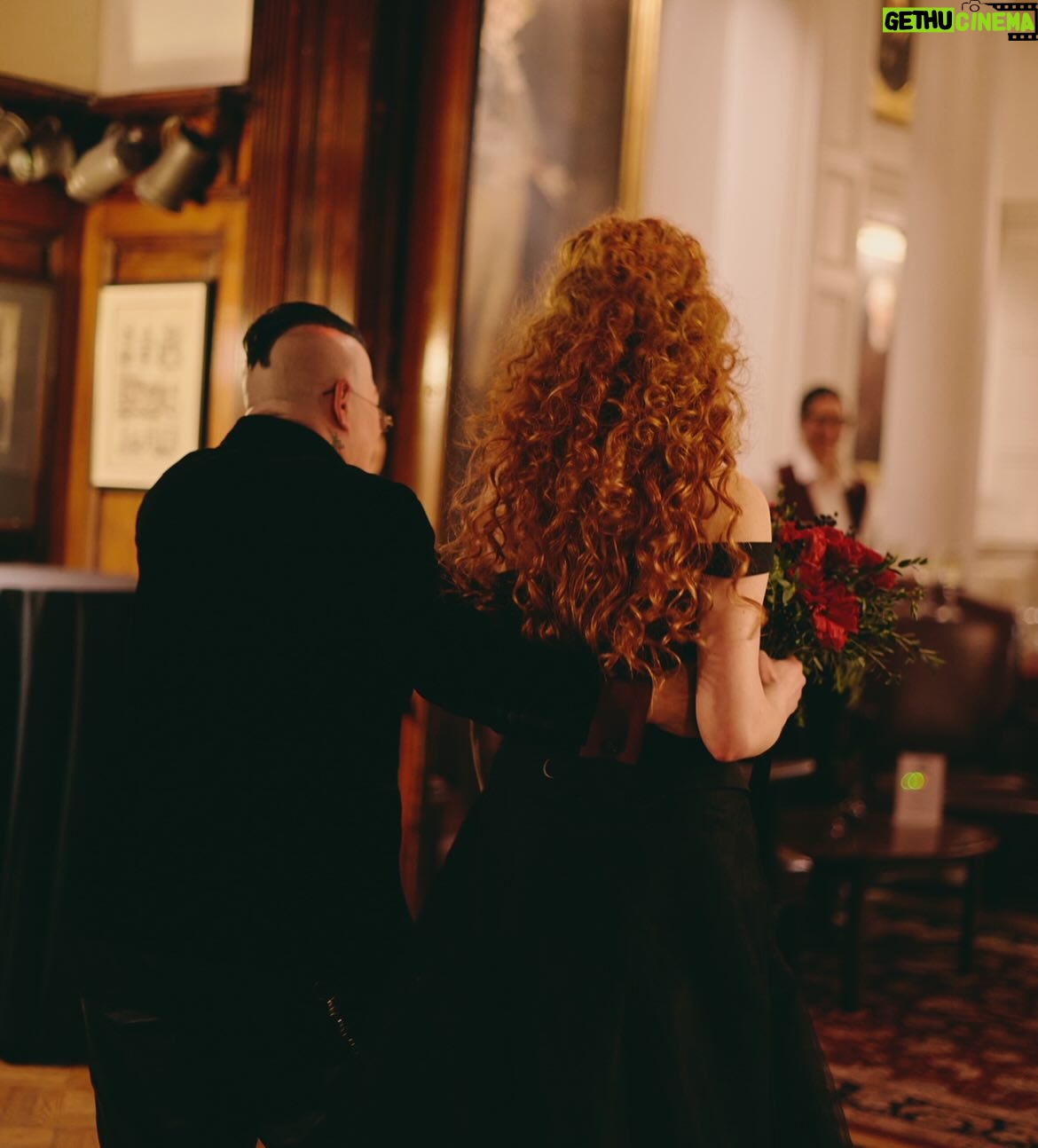 Lea DeLaria - 122.9K Likes - Happy Valentines to my Lesbian Trophy Wife 🖤

📸: @jennyandersonphoto