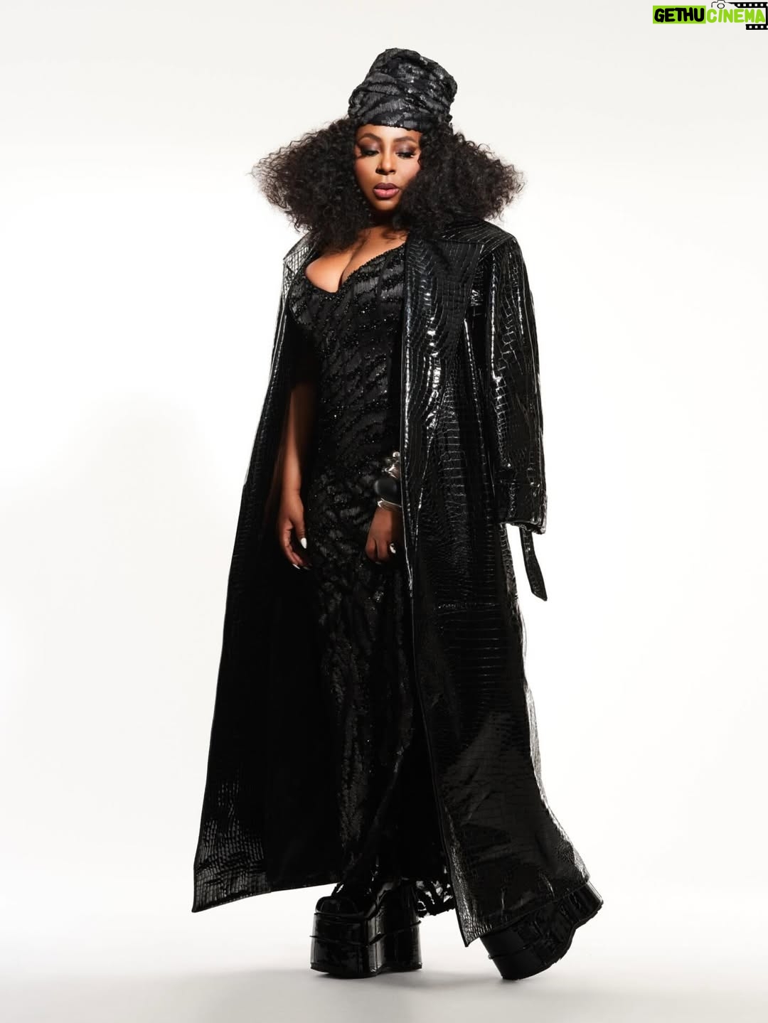 Ledisi - 17.2K Likes - Thank you @glamourbulgaria and @mickeyboooom for honoring my journey through fashion and storytelling. What a fun shoot and interview ! ✨🙏🏾 The CROWN

fashionbombdaily 
・・・
@Ledisi shines on the Feb 2026 cover of Glamour, created directed and styled by @mickeyboooom, wearing a @jovanalouis tulle coat dress and @esormarieofficial heels.
 In her exclusive interview, she shares insights into her transformative journey as “More Than a Powehouse,” and reflects on her Grammy nominations for her latest album “The Crown” and “Love You Too”, from the album. 

Congratulations, #Ledisi, on your two Grammy nominations this year — Best R&B Album for The Crown and Best Traditional R&B Performance for “Love You Too.” 

-Publication: @glamourbulgaria
- Muse: @ledisi
Production / PR: @freemenbymickey
•  Photographer: @michaelcreagh
•  Fashion Stylist & Creative Director: @mickeyboooom at @theonly.agency
•  Makeup: @makeupbylatisha
. Hair Stylist: @arianascanvas 
. Hair assistant: 
@stylesfordaiz
. Hair install: 
@therealsirtony 
•  Stylist Assistants: @krisfashion1 & 
@estherlamour
•  Photo Editor: @luka_ukropina