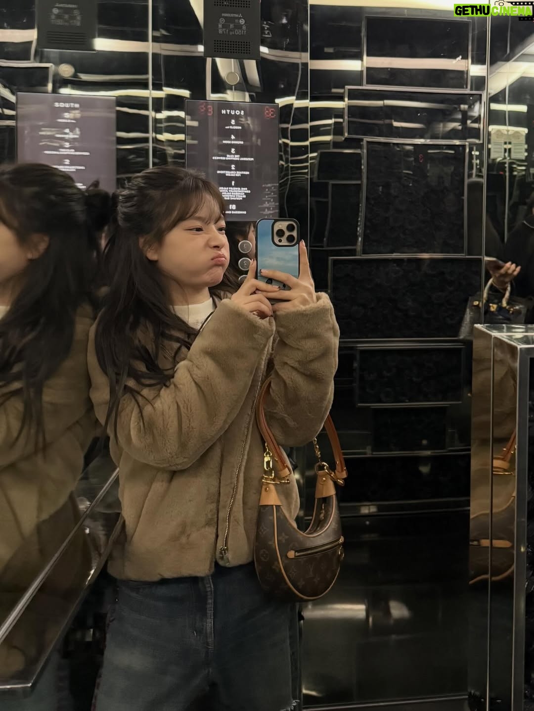 Lee Eun-young - 2.9K Likes - 이모저모고모