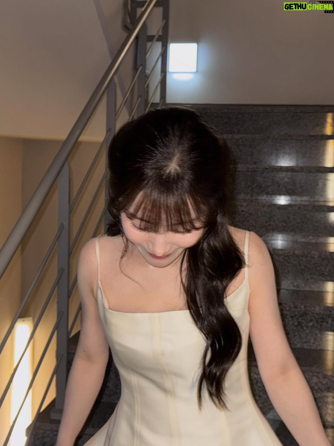 Lee Eun-young - 4.4K Likes - 2025 안녕..👋🏻