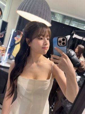 Lee Eun-young Instagram - 2025 안녕..👋🏻