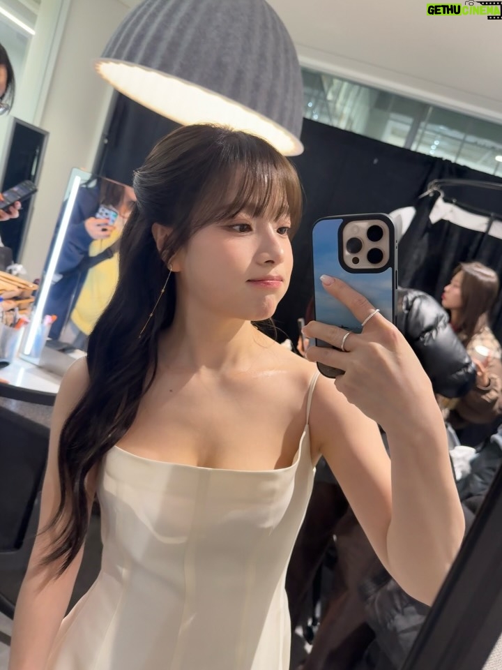 Lee Eun-young - 4.4K Likes - 2025 안녕..👋🏻