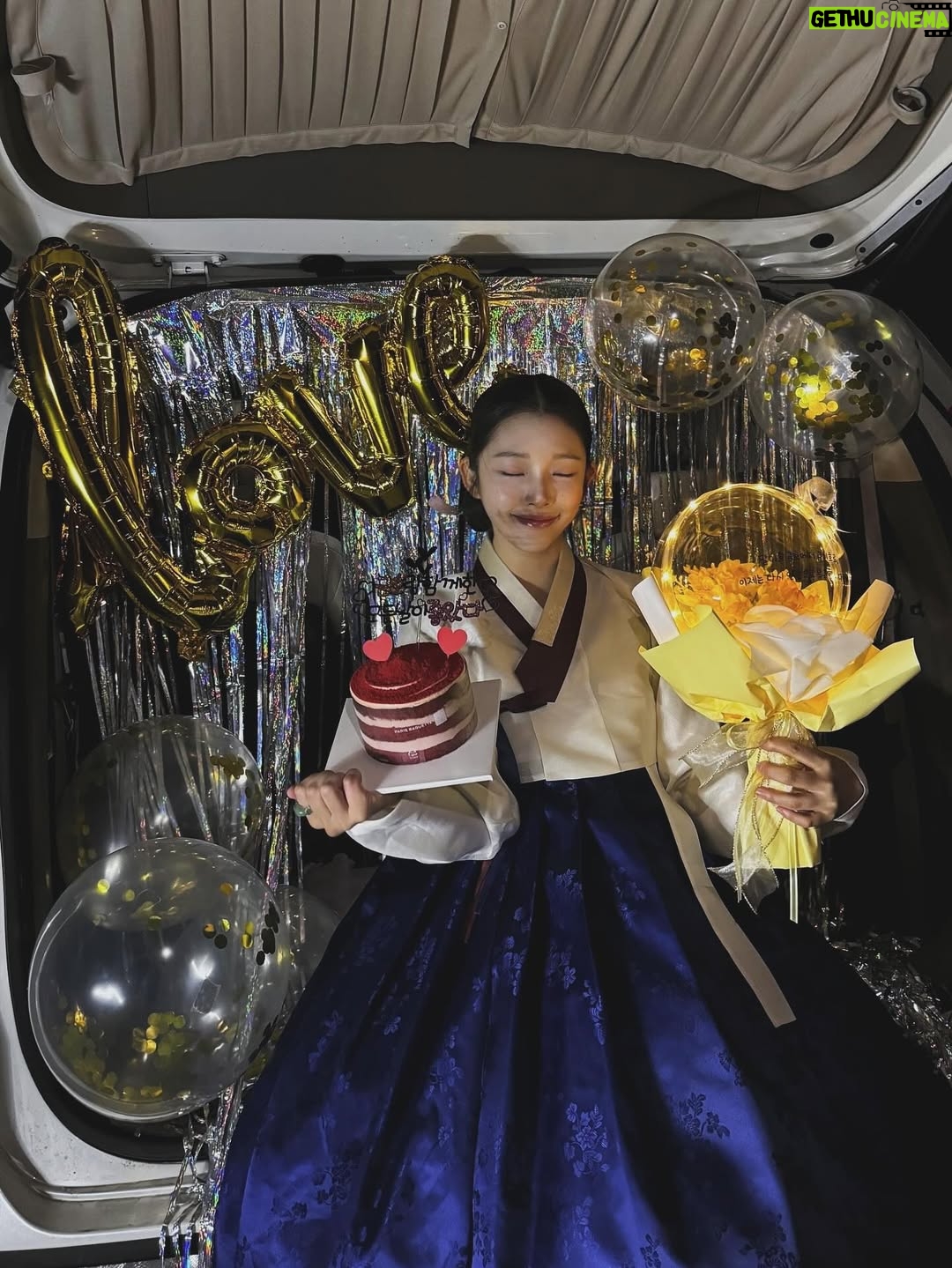 Lee Si-woo - 46.7K Likes - 끝!! 모두 고생하셨습니다 💦
금호와 팔미호로 함께할 수 있어 행복했어요 🦊