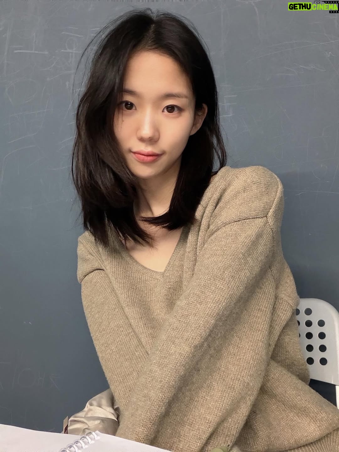Lee So-i - 3 Likes - 📚