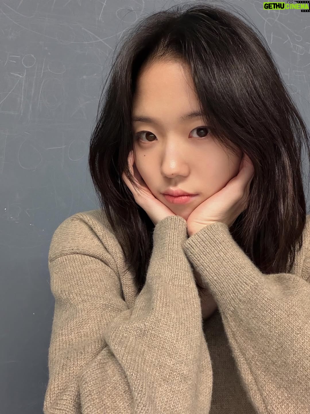 Lee So-i - 3 Likes - 📚