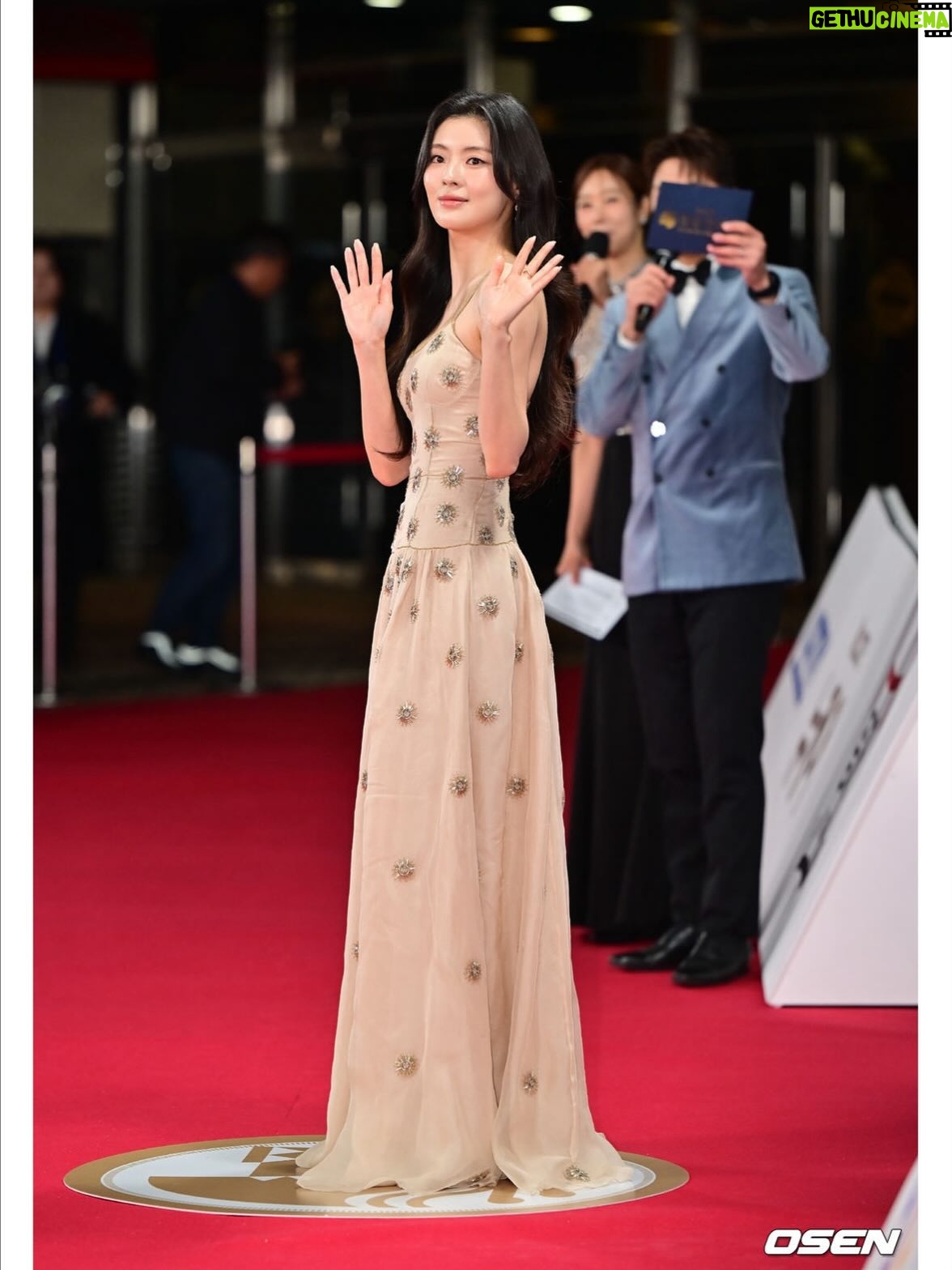 Lee Sun-bin - 272.6K Likes - ...❤︎︎
@stylistkyungnam 
@kang_da_hyun 
@gotsunmi 
😘
@kaylabennet_official
@buccellatimilan