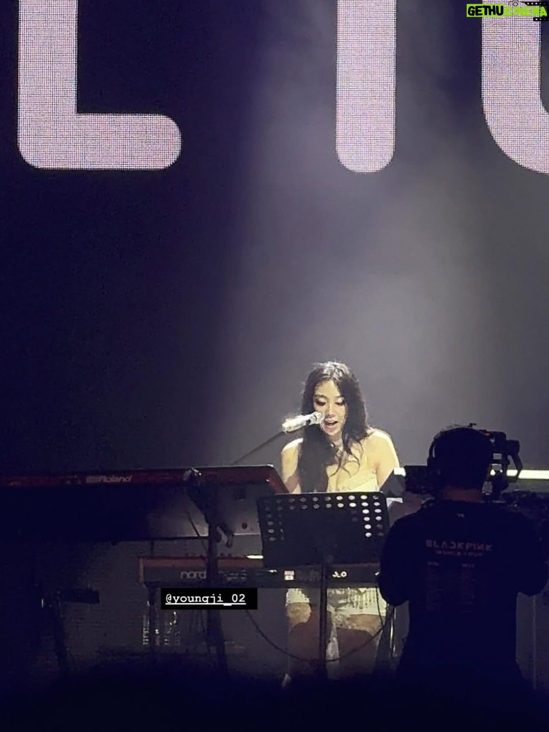 Lee Young-ji - 1.3 Million Likes - 내 팬들이 찍어준 사진이야 어때 부럽지?