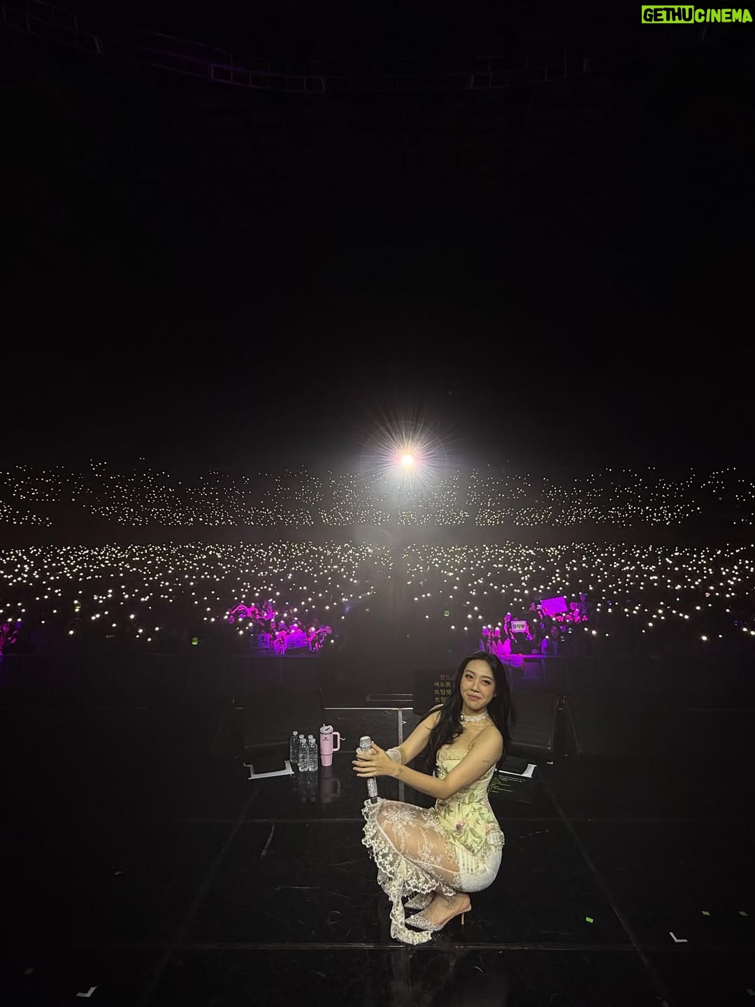 Lee Young-ji - 1.3 Million Likes - 내 팬들이 찍어준 사진이야 어때 부럽지?