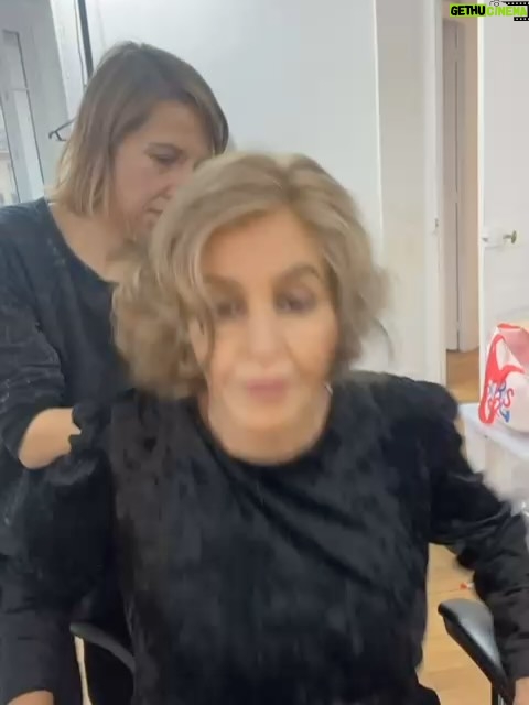 Leïla Bekhti - 42.7K Likes - Pour 2026, je nous souhaite des moments d’amour de bienveillance. ♥️
C’est peut-être ça, au fond, une année réussie. Surtout quand le monde vacille. 
Bonne année 2026. À vous et aux gens que vous aimez.