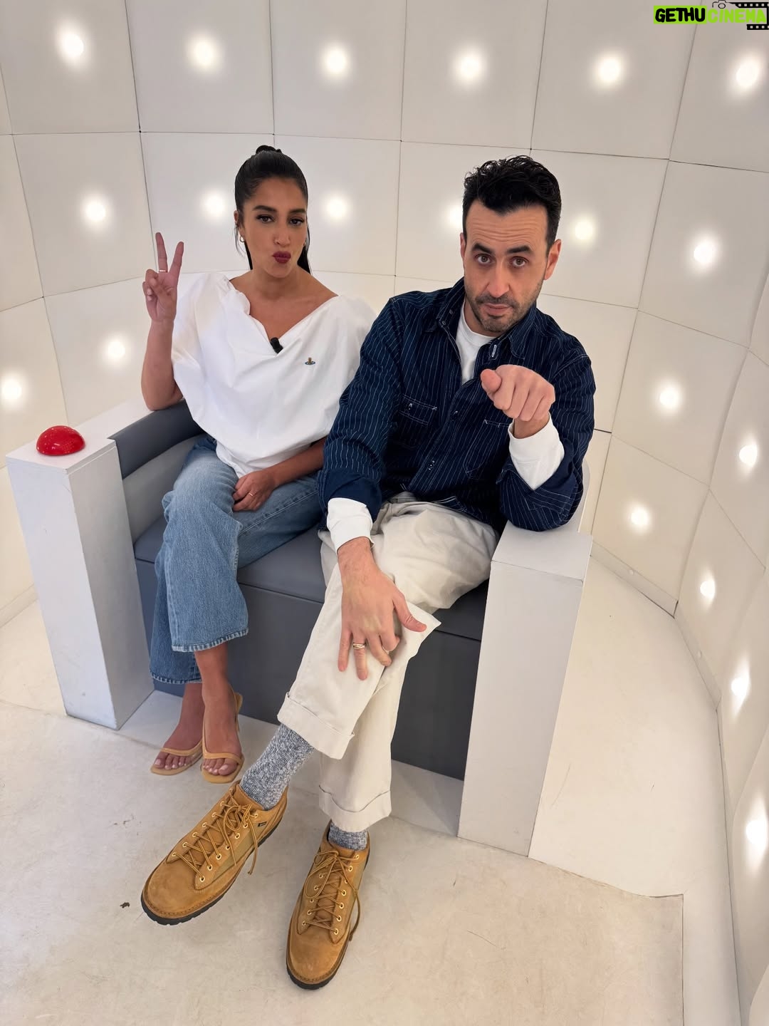Leïla Bekhti - 42.7K Likes - Pour 2026, je nous souhaite des moments d’amour de bienveillance. ♥️
C’est peut-être ça, au fond, une année réussie. Surtout quand le monde vacille. 
Bonne année 2026. À vous et aux gens que vous aimez.