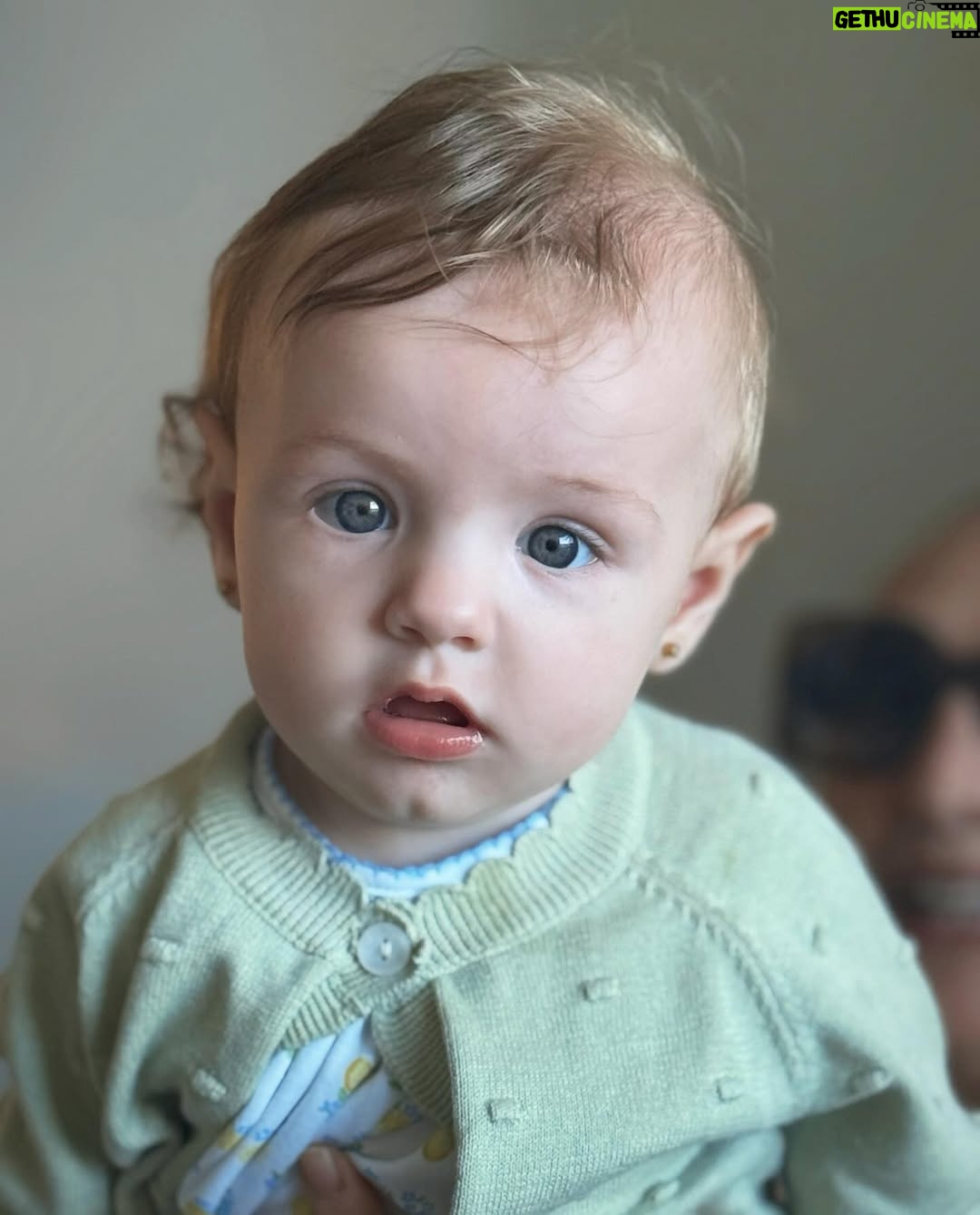 Lele Pons - 3.5 Million Likes - Say hello to Eloísa / Dile hola a Eloísa 🥹👋🏻 
📷: @vombagram