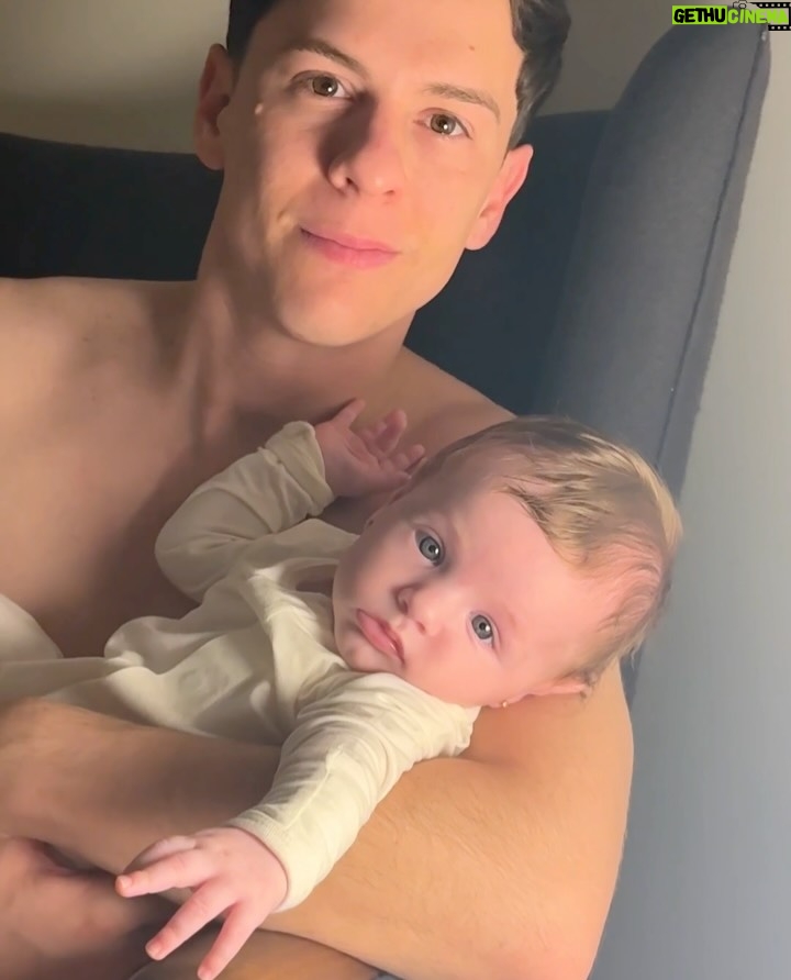 Lele Pons - 3.5 Million Likes - Say hello to Eloísa / Dile hola a Eloísa 🥹👋🏻 
📷: @vombagram