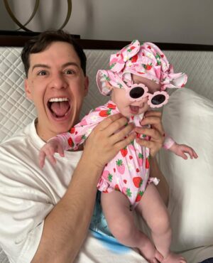Lele Pons Instagram - Say hello to Eloísa / Dile hola a Eloísa 🥹👋🏻 
📷: @vombagram