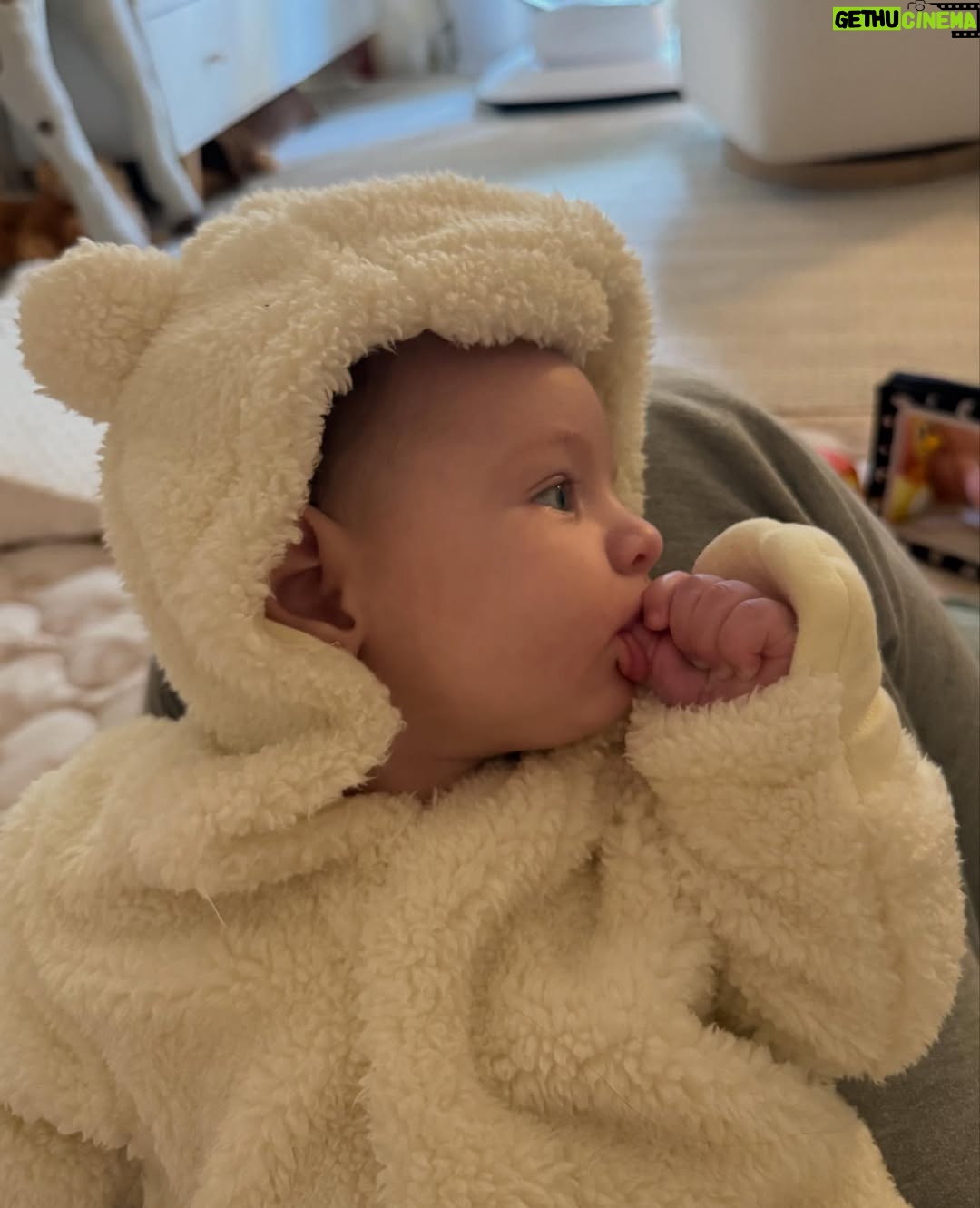 Lele Pons - 3.5 Million Likes - Say hello to Eloísa / Dile hola a Eloísa 🥹👋🏻 
📷: @vombagram