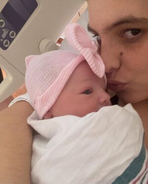 Lele Pons Instagram - Say hello to Eloísa / Dile hola a Eloísa 🥹👋🏻 
📷: @vombagram